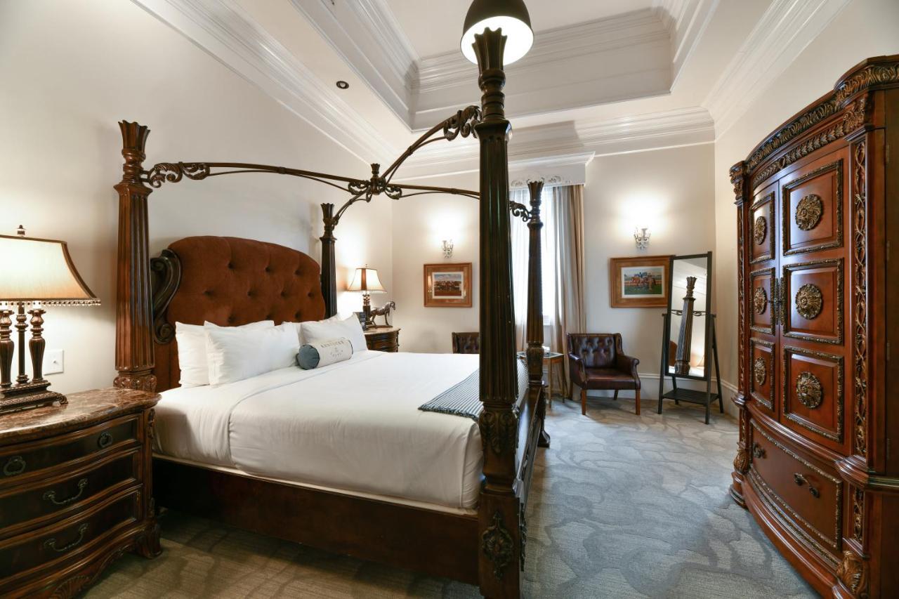 Hôtel Kentucky Castle à Versailles Extérieur photo